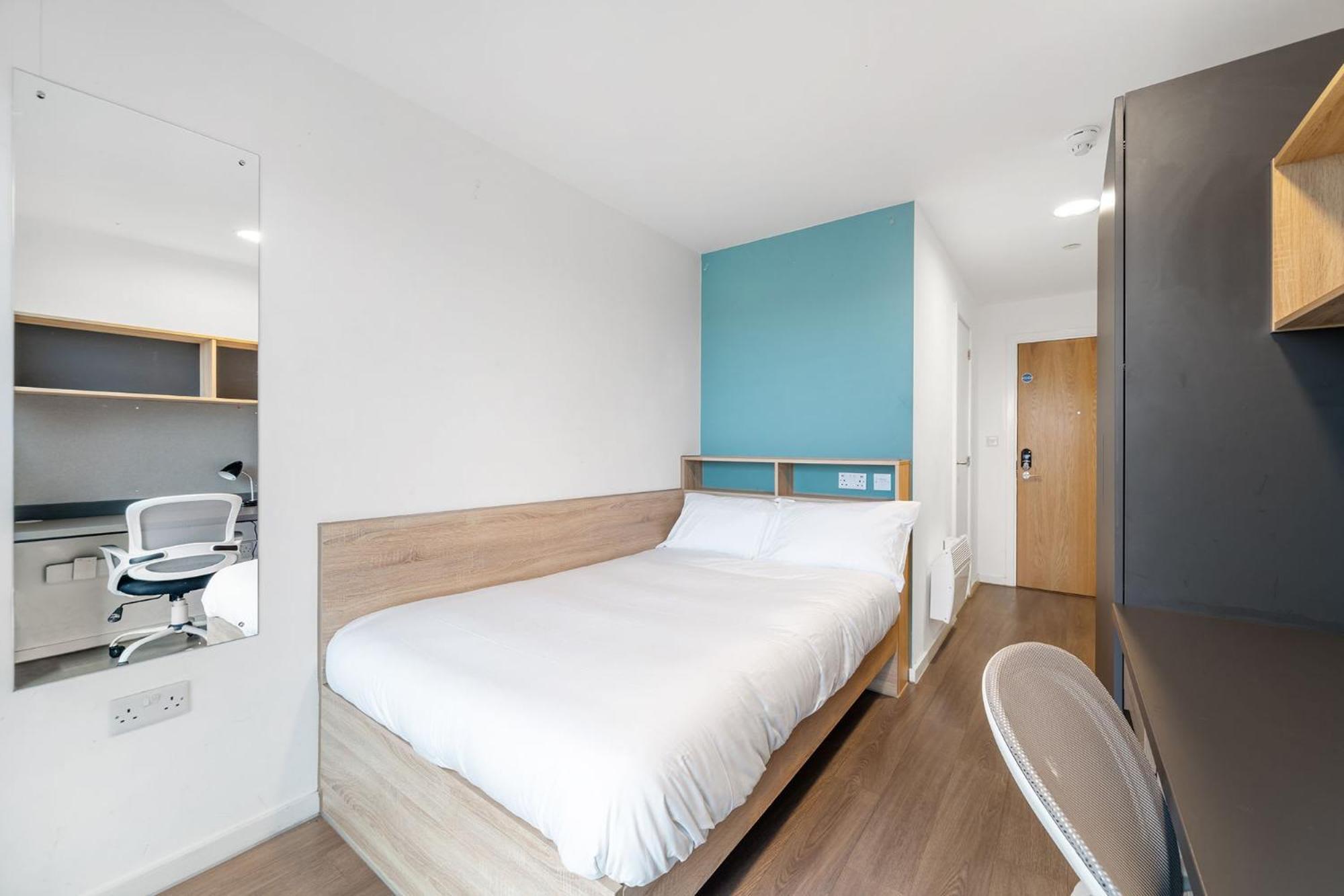 Apartment Canvas Arundel House: Private & Shared Kitchen In *
